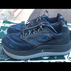 Altra Olympus 2.5 Vibram Soles Gaiter Trap Size 6